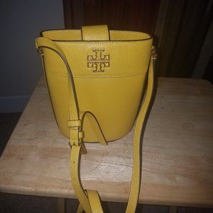 NWOT Tory Burch Britten Mini Bucket Crossbody
